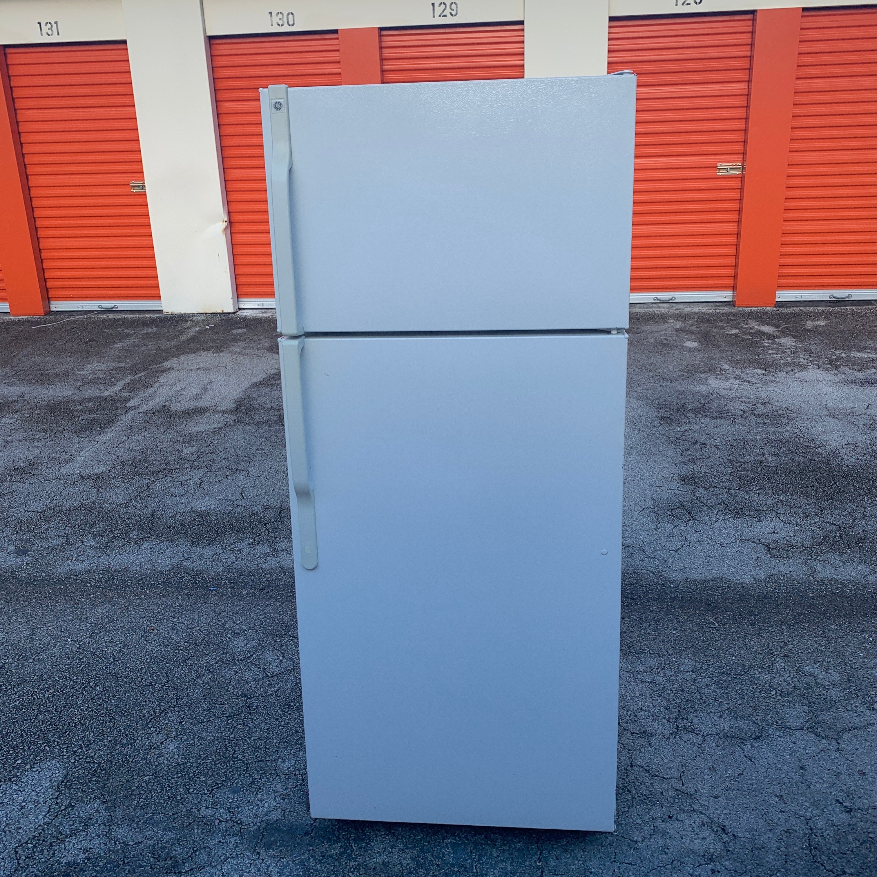 GE Fridge with Icemaker. 100% FULLY WORKING! GE Fridge with Icemaker. 100% FULLY WORKING!